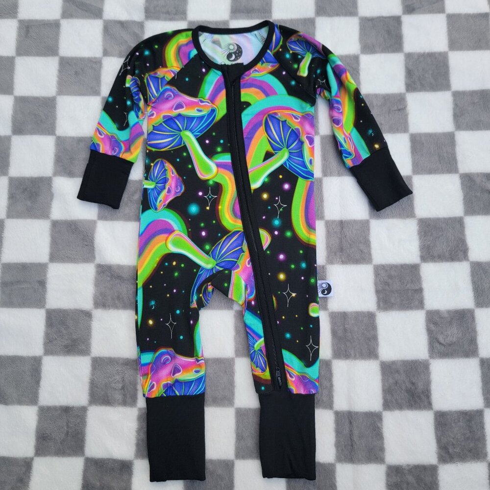 Day and Night Bamboo Mushroom Print Convertible Zip Romper Pajamas Size 0-3m